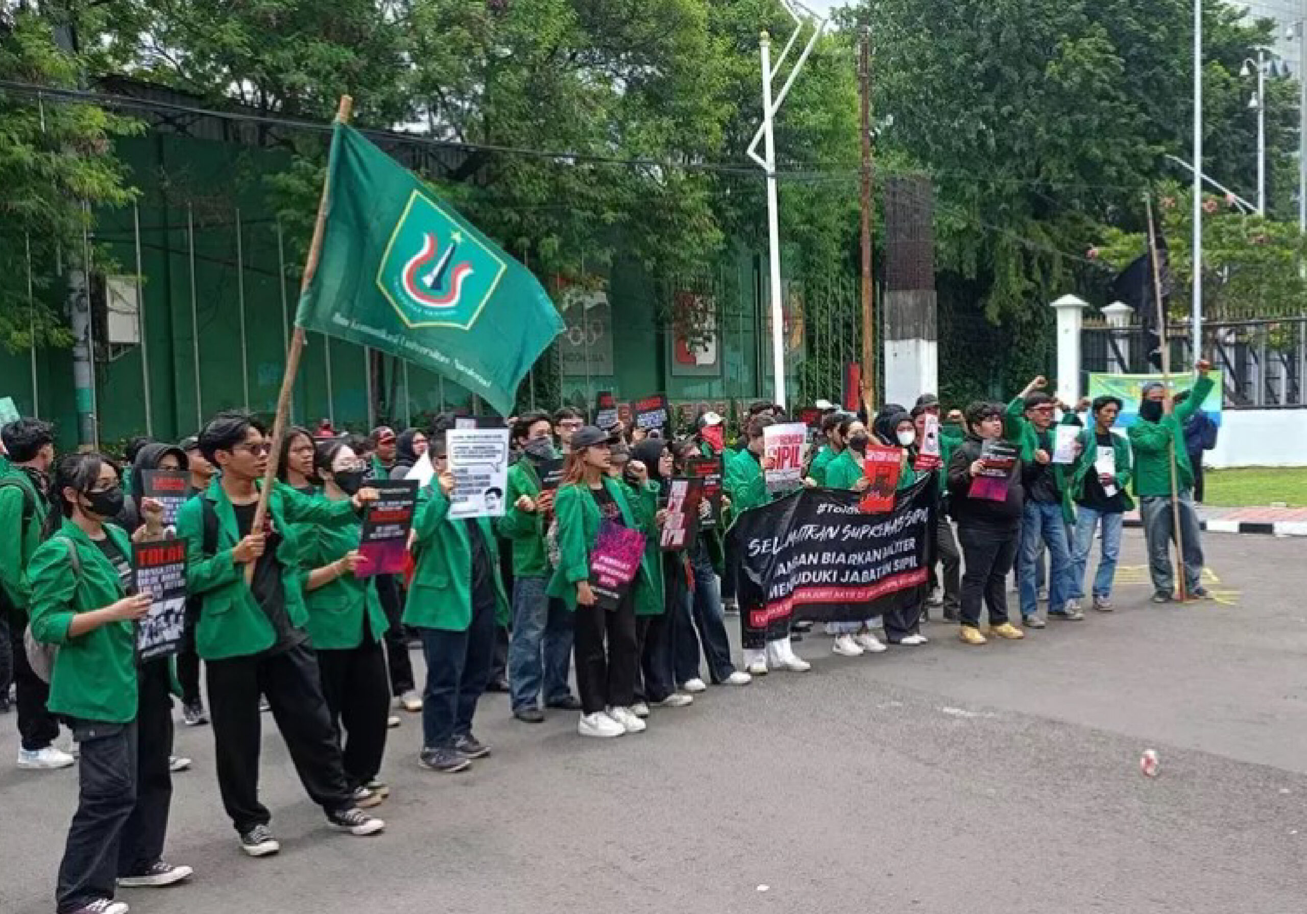 Massa Aksi Tolak Revisi RUU TNI