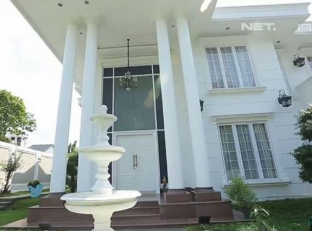 Interior dan eksterior rumah ala Uya Kuya dengan nuansa modern dan nyaman