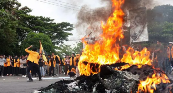 Suasana demo hari ini di Lapangan sekitar Gedung DPR