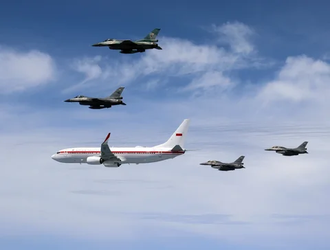 6 Jet Tempur TNI AU Kawal Penerbangan Presiden Prabowo di HUT TNI AU 2026